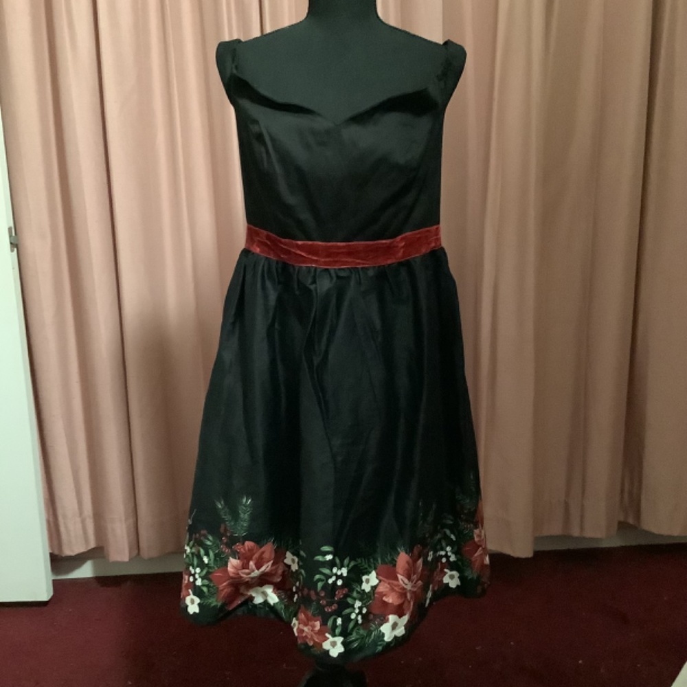 Collectif Lilith Festive Floral Swing Dress NWT - Picture 4 of 7